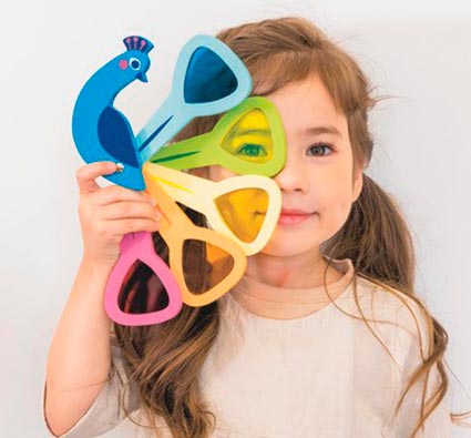 Jouet mélangeur de lumière sensoriel en bois « Paon » avec lentilles pour mélanger les couleurs primaires
