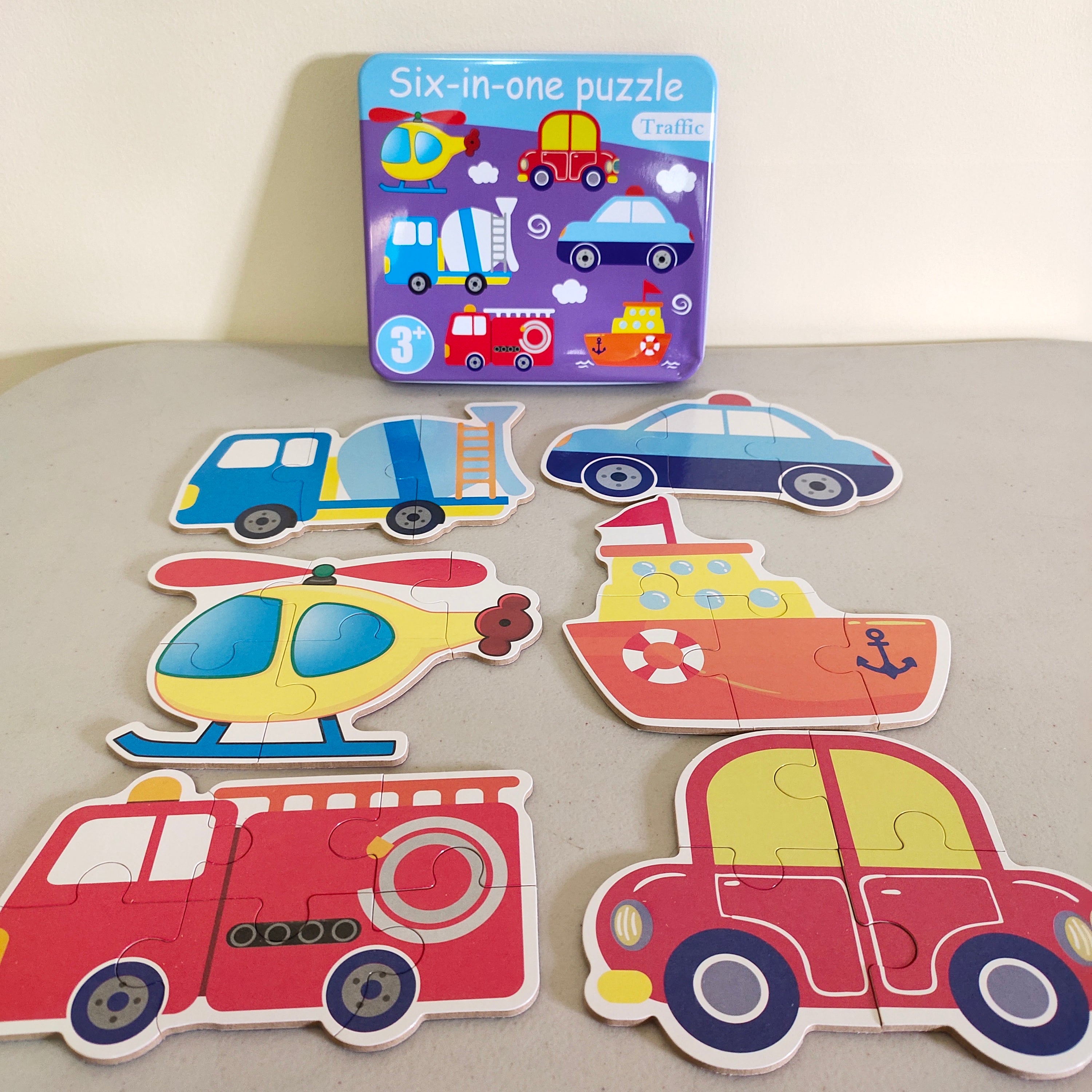 Fidtoy Casse-tête 6-en-1 avec numéros et boîte de rangement en métal sur le thème des transports pour enfants, ensemble de puzzles de reconnaissance des numéros sur le thème des transports, puzzle d'apprentissage évolutif pour les tout-petits de 2 à 6 ans
