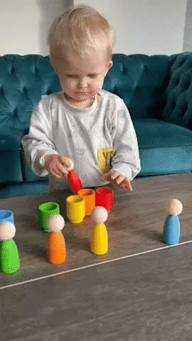 Le jouet Montessori reconnaît facilement les couleurs principales