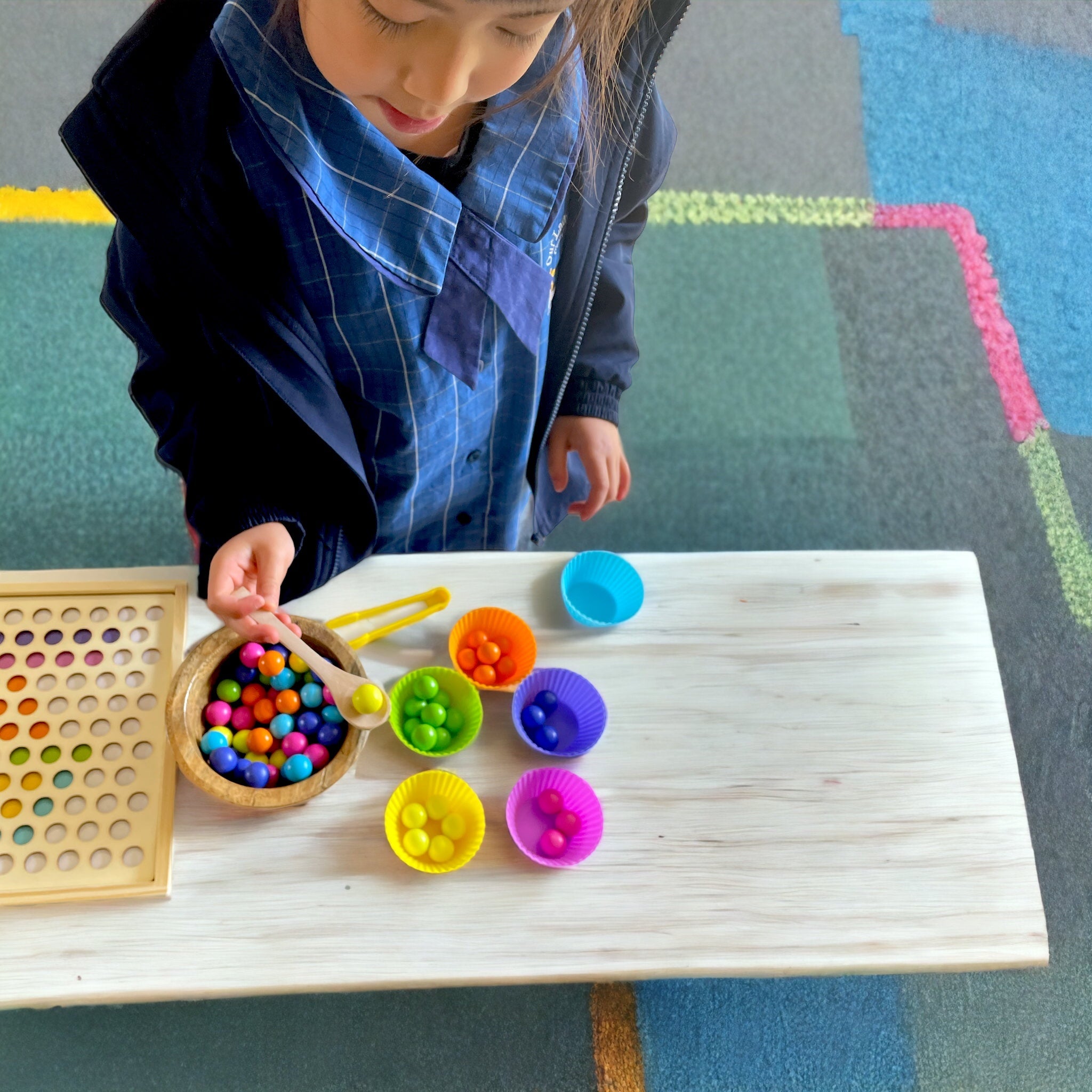 Jeu de tri de perles et de mémoire 2 en 1 inspiré de Montessori