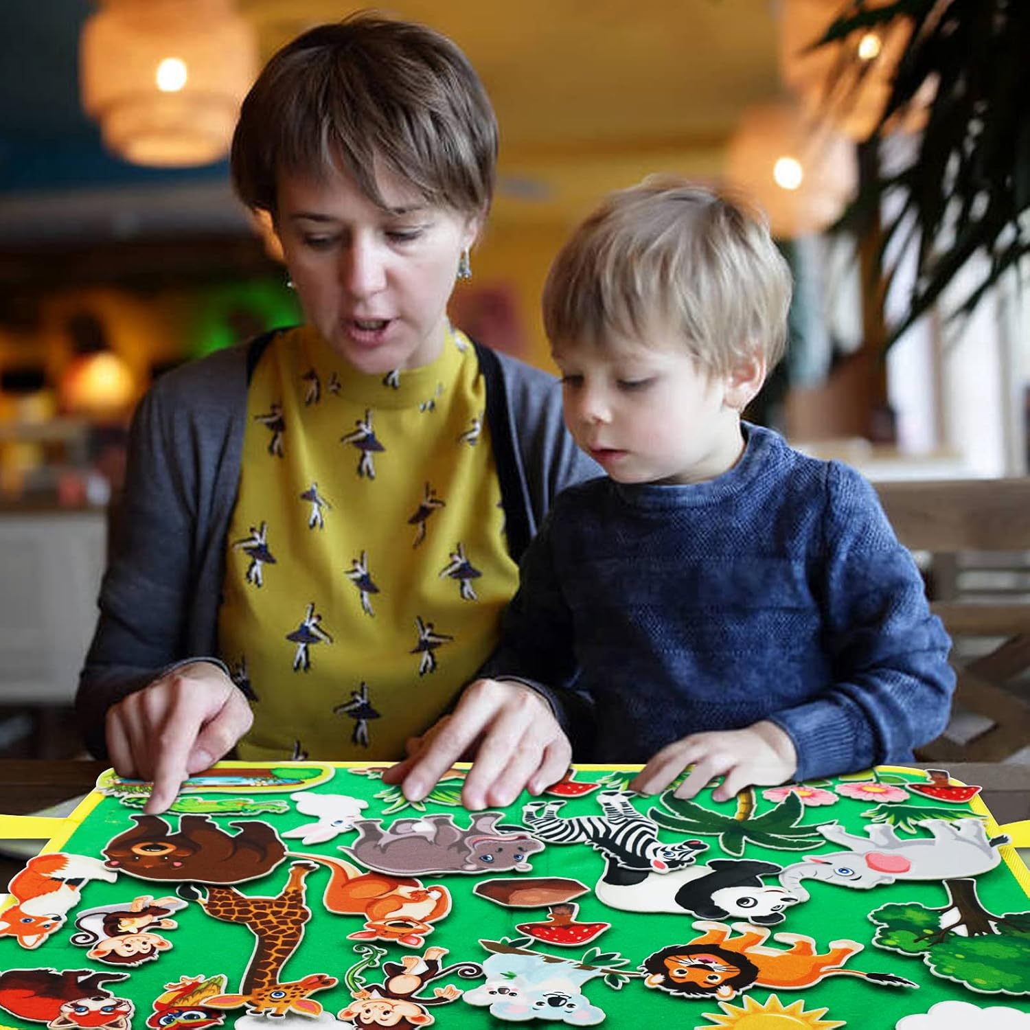 Craftstory Juego de historias de fieltro de animales de zoológico para niños pequeños, 32 piezas de historias de fieltro para aprendizaje preescolar, juguetes educativos de narración de cuentos, regalos para niños de 3 años en adelante