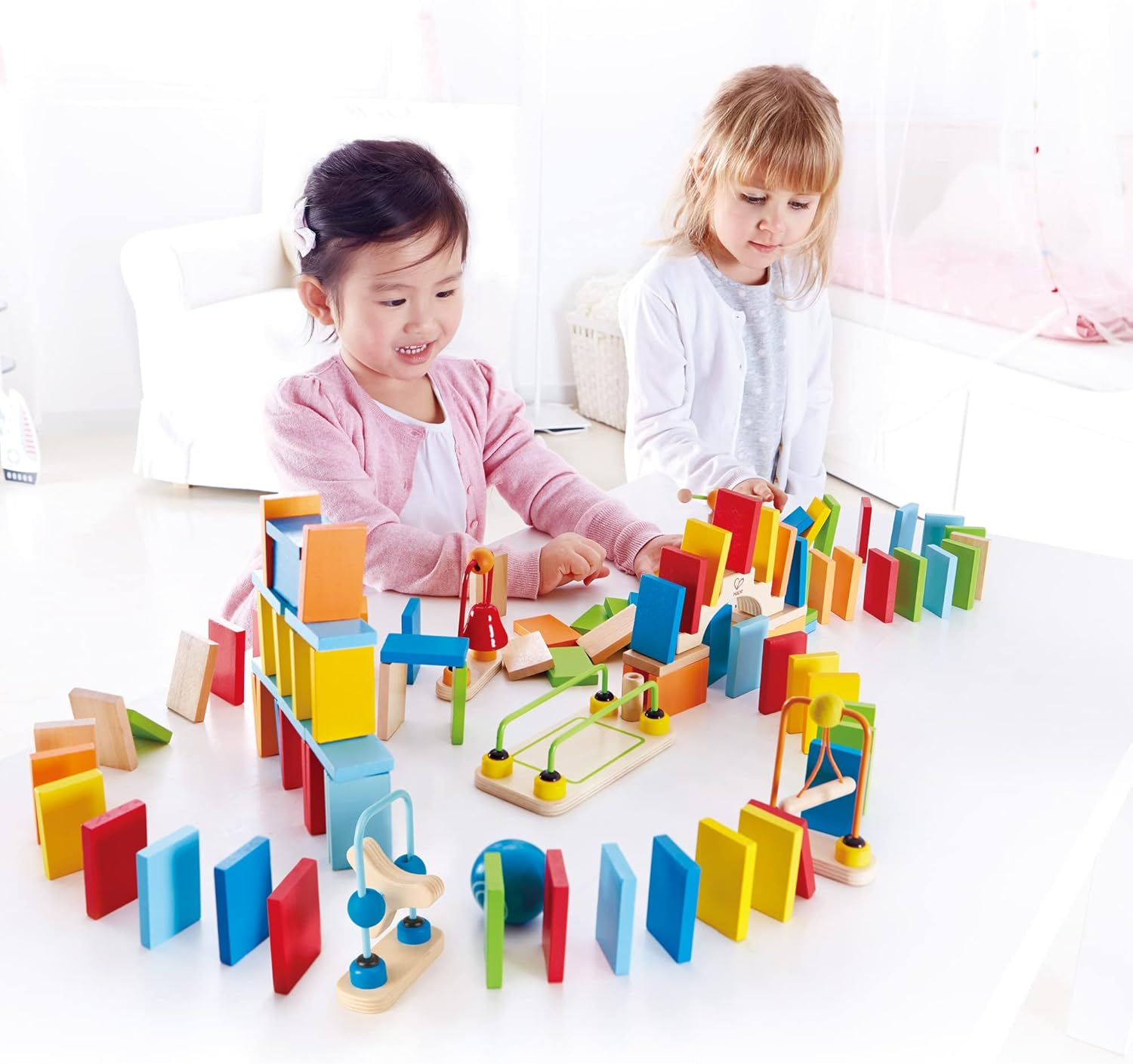 Fidtoy Juego de construcción de pistas de carreras de dominó de madera, 107 piezas para niños a partir de 3 años