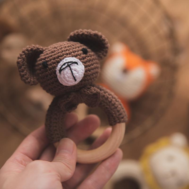 Hochet en bois au crochet Fidtoy – Jouet sensoriel doux pour nouveau-né avec anneau en bois