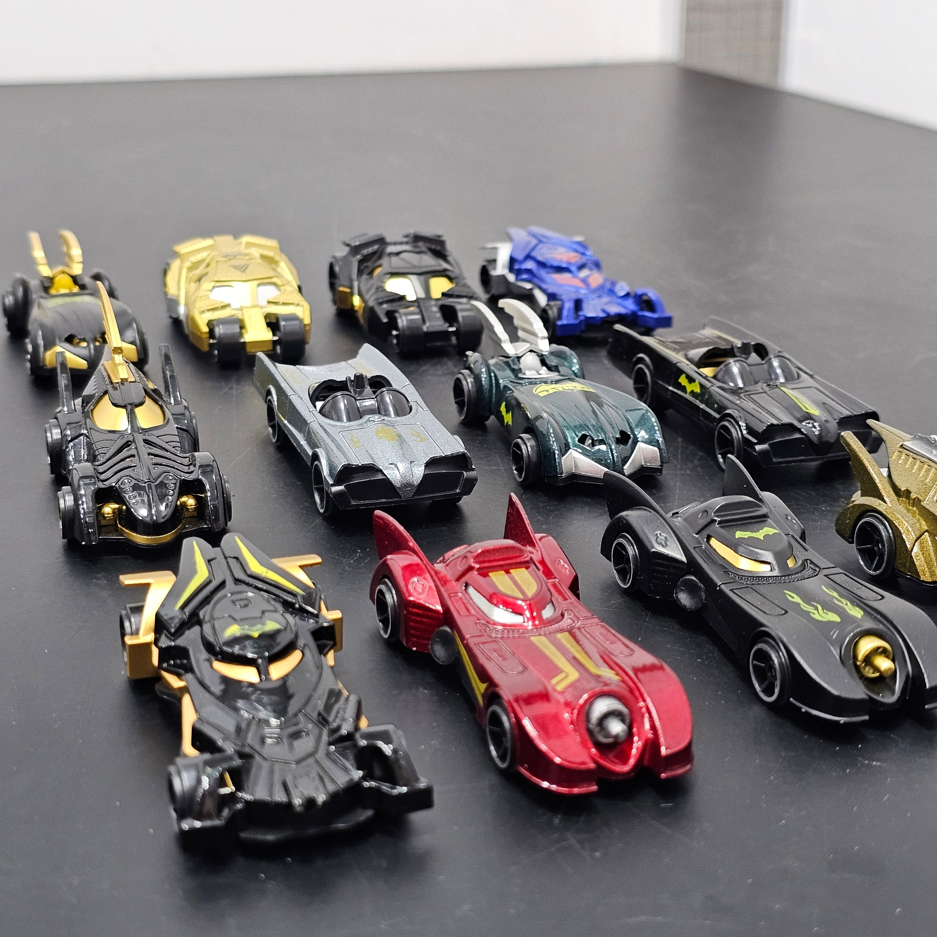 Set de coches de Batman de metal fundido a presión – 12 piezas | Colección de coches de juguete de superhéroes para niños | Bacha Toys