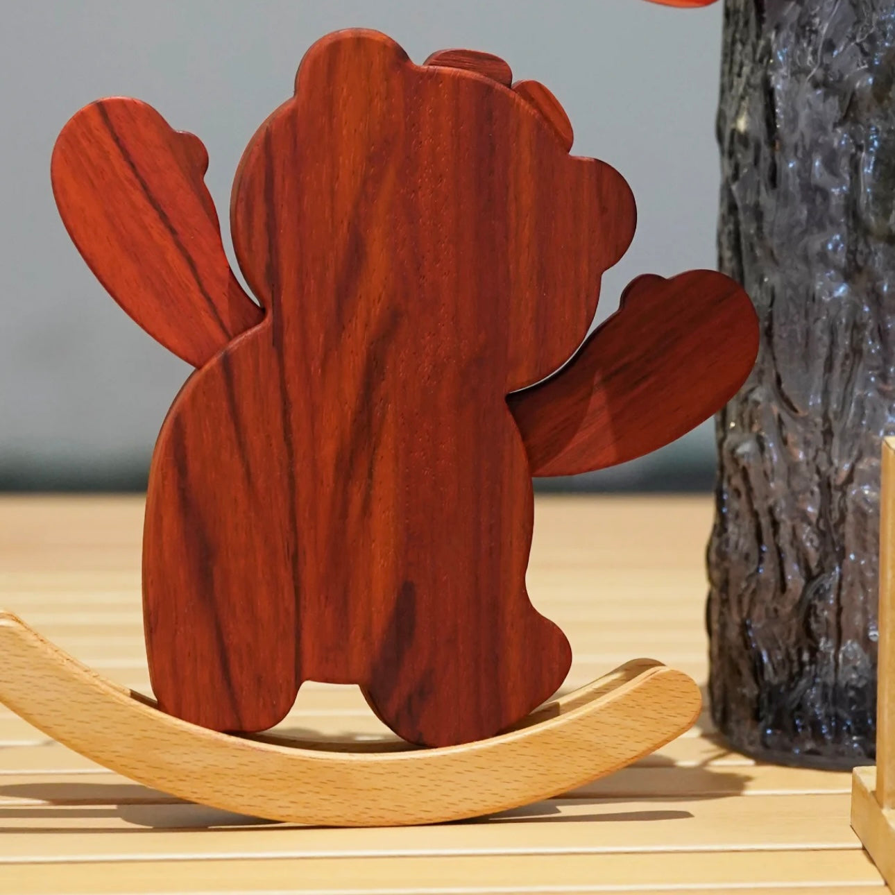 Horloge à bascule en bois Disney Lotso – Horloge artisanale en bois massif avec mouvement de balancier