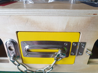 Boîte à loquets Montessori en bois avec verrous en acier inoxydable pour enfants