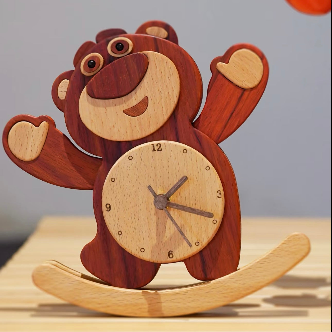 Horloge à bascule en bois Disney Lotso – Horloge artisanale en bois massif avec mouvement de balancier