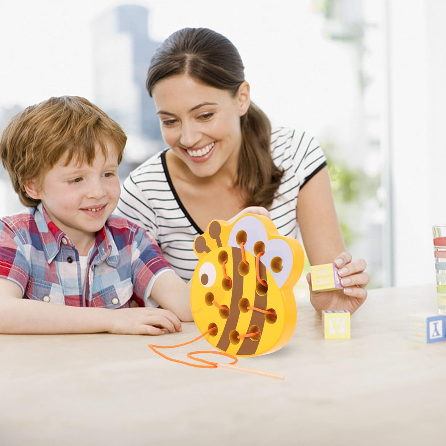 TOYANDONA Juguetes de madera para atar, animales para ensartar, juguetes para tejer, rompecabezas de bloques de madera, habilidades motoras finas, Montessori, juguete educativo de aprendizaje temprano para niños y niñas (abeja)