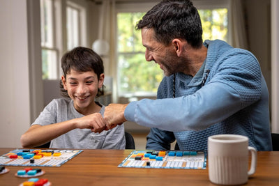 Jeu de société Fidtoy de placement de tuiles pour enfants et familles – Construction de motifs en mosaïque, raisonnement spatial et amusement tactique pour les soirées de jeux en famille