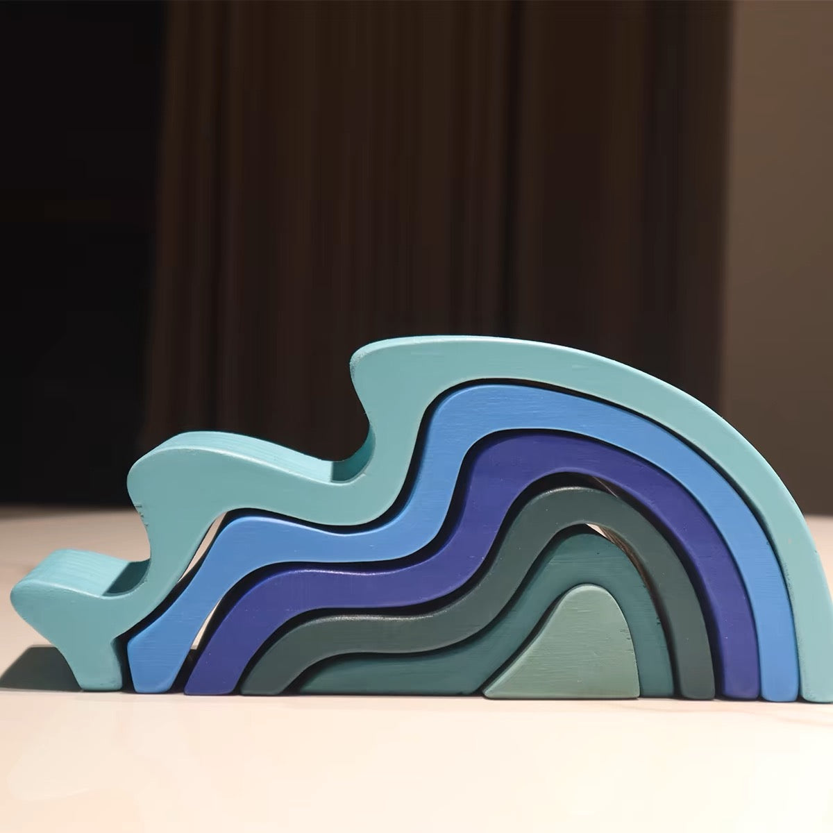 Bloques de apilamiento de olas de agua azules de madera