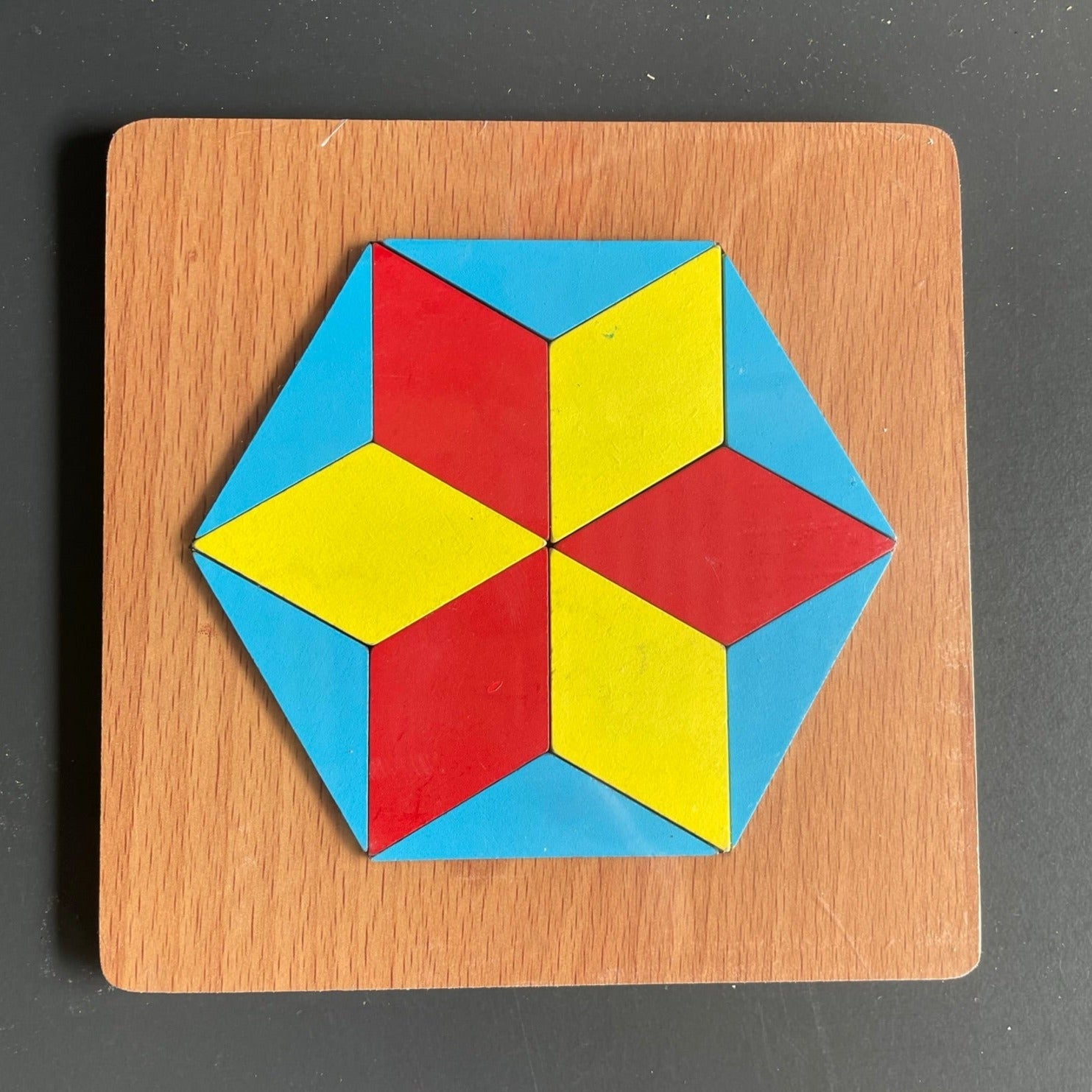 Formes géométriques simples en bois, puzzle cœur