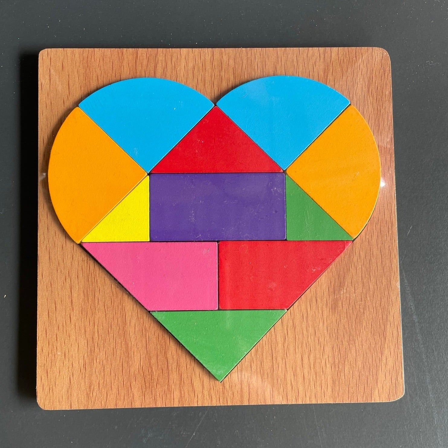 Formes géométriques simples en bois, puzzle cœur
