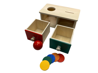 Caja Montessori de permanencia del objeto – Caja 2 en 1 con pelota y monedas