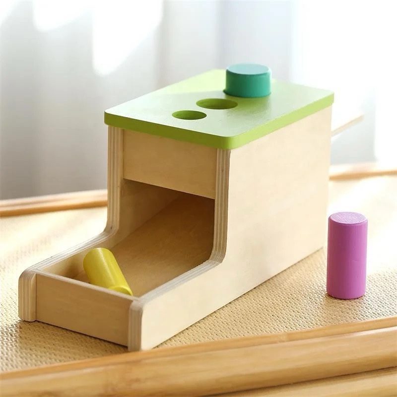 Caja de madera con clavijas para dejar caer - Juguete de motricidad fina y causa-efecto para niños pequeños