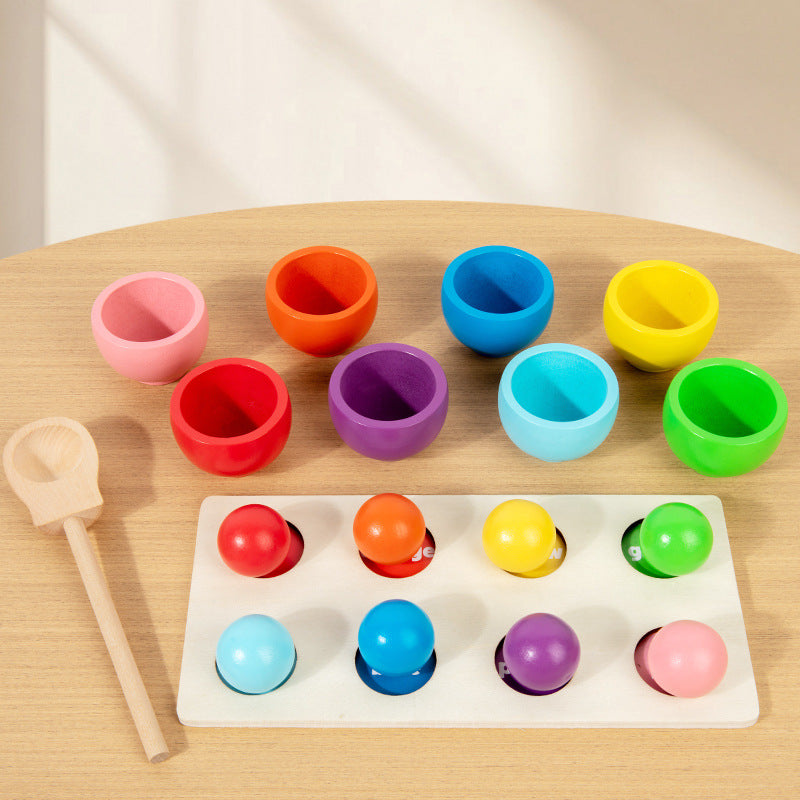 Tablero Montessori para clasificar colores con pelota y vasos