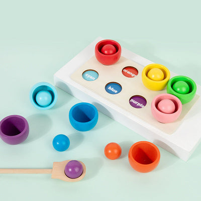Tablero Montessori para clasificar colores con pelota y vasos