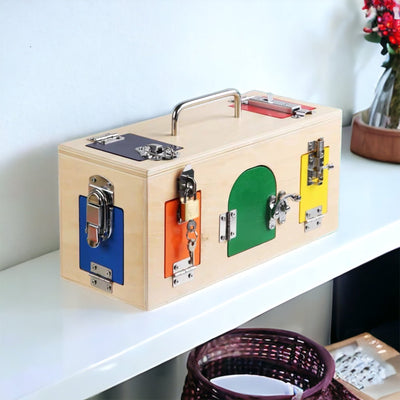 Boîte à loquets Montessori en bois avec verrous en acier inoxydable pour enfants