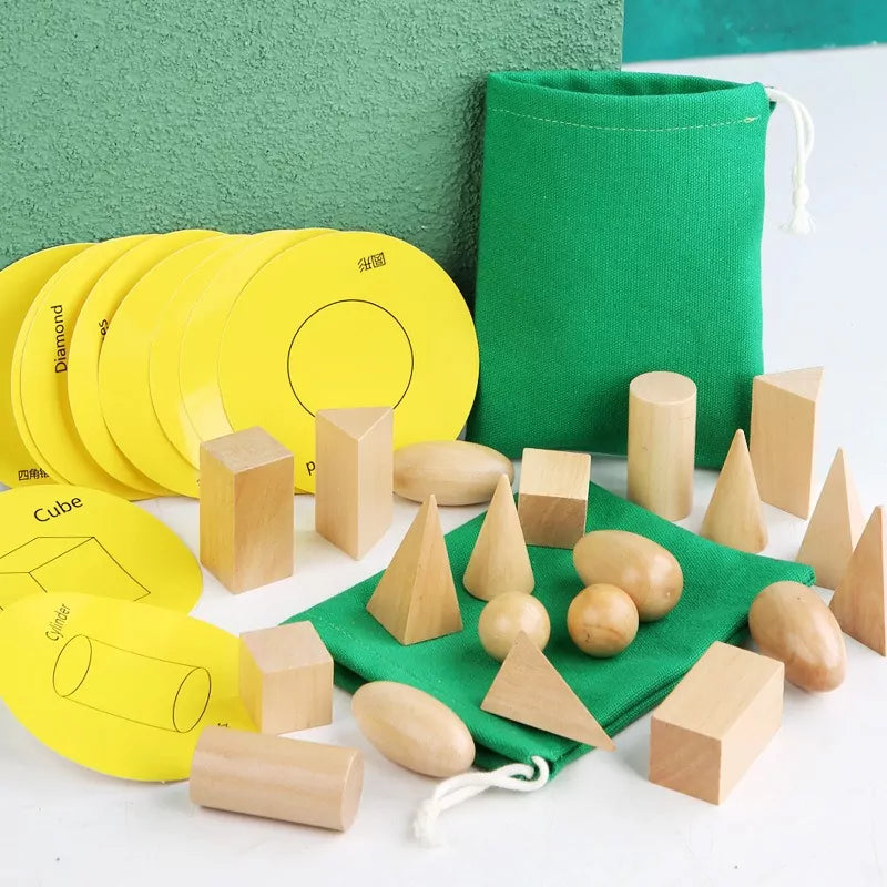 Vingt formes géométriques solides avec 10 cartes