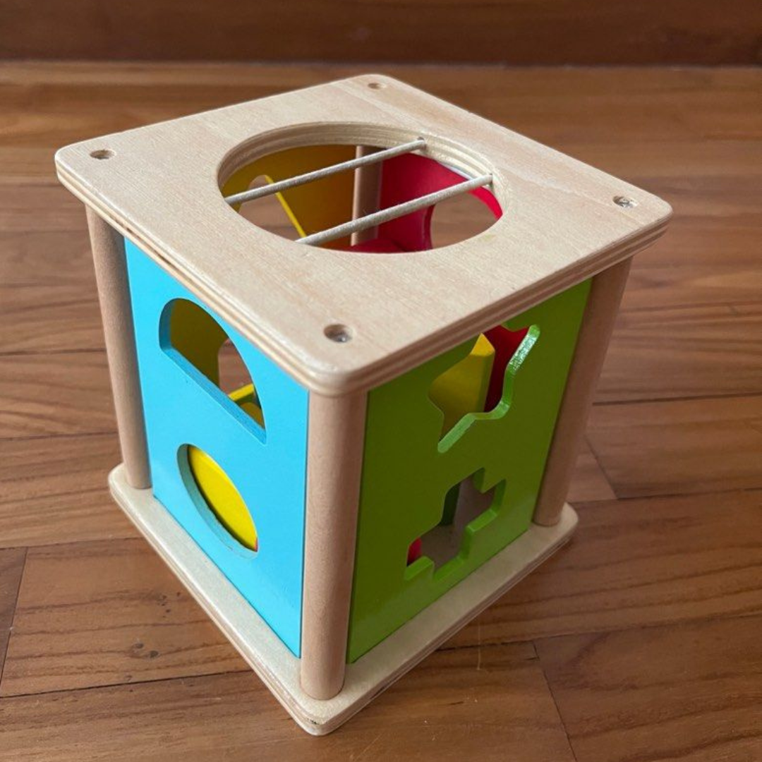 Caja clasificadora de formas geométricas de madera