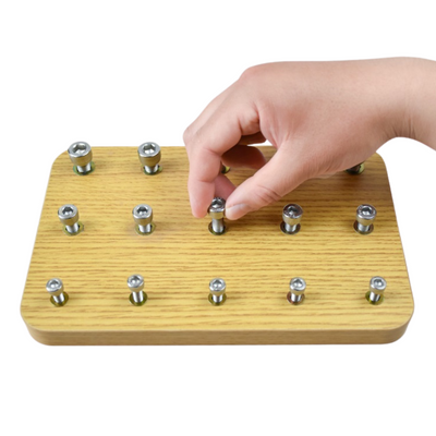Vis d'équipement d'entraînement de rééducation de la fonction de la main Tableau Montessori de motricité fine