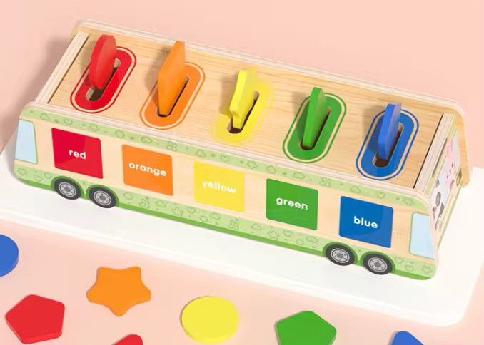Activité de tri de pièces de monnaie en bois en forme de bus – Jouet de motricité fine avec cartes flash de motifs