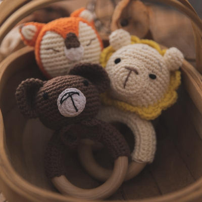 Hochet en bois au crochet Fidtoy – Jouet sensoriel doux pour nouveau-né avec anneau en bois
