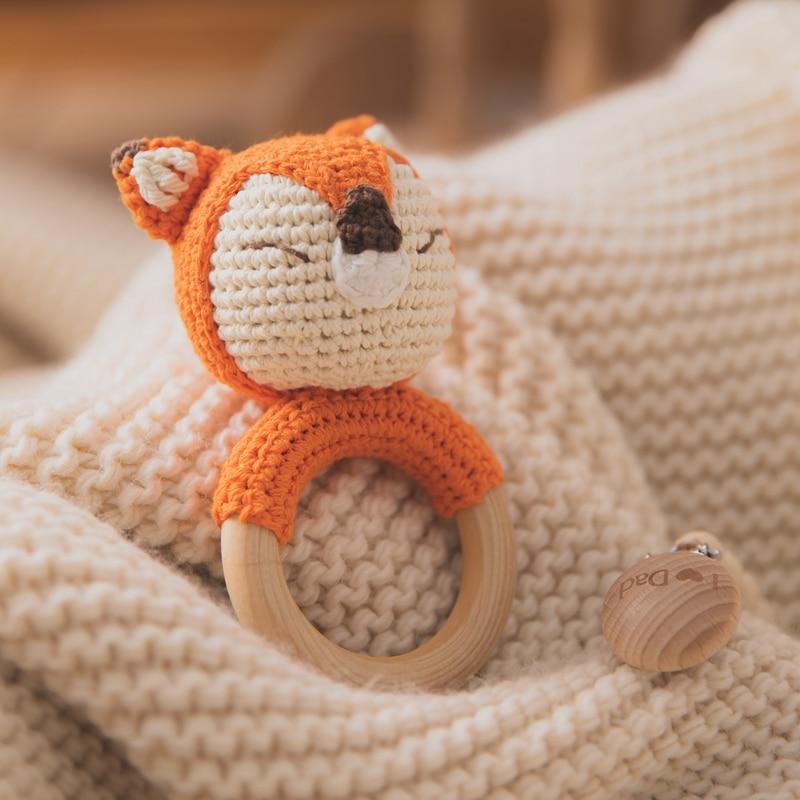 Hochet en bois au crochet Fidtoy – Jouet sensoriel doux pour nouveau-né avec anneau en bois
