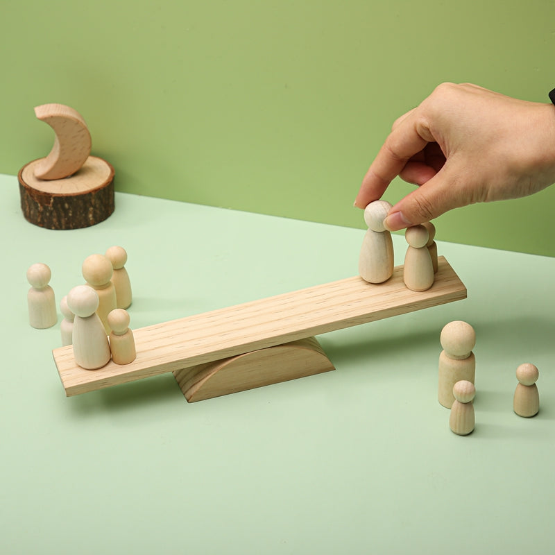Jouet Montessori à empiler en forme de bascule avec petites poupées
