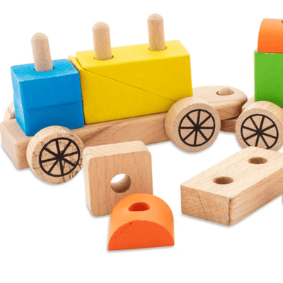 Tren de bloques de construcción de madera con cuerda
