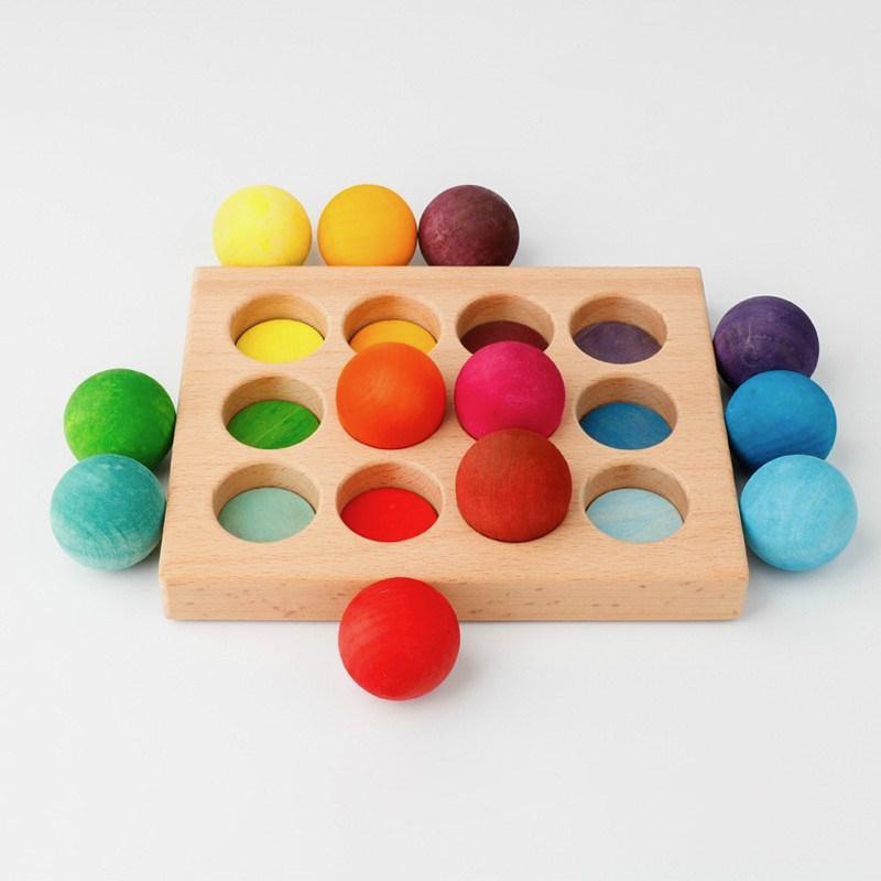 Tabla clasificadora de bolas de madera